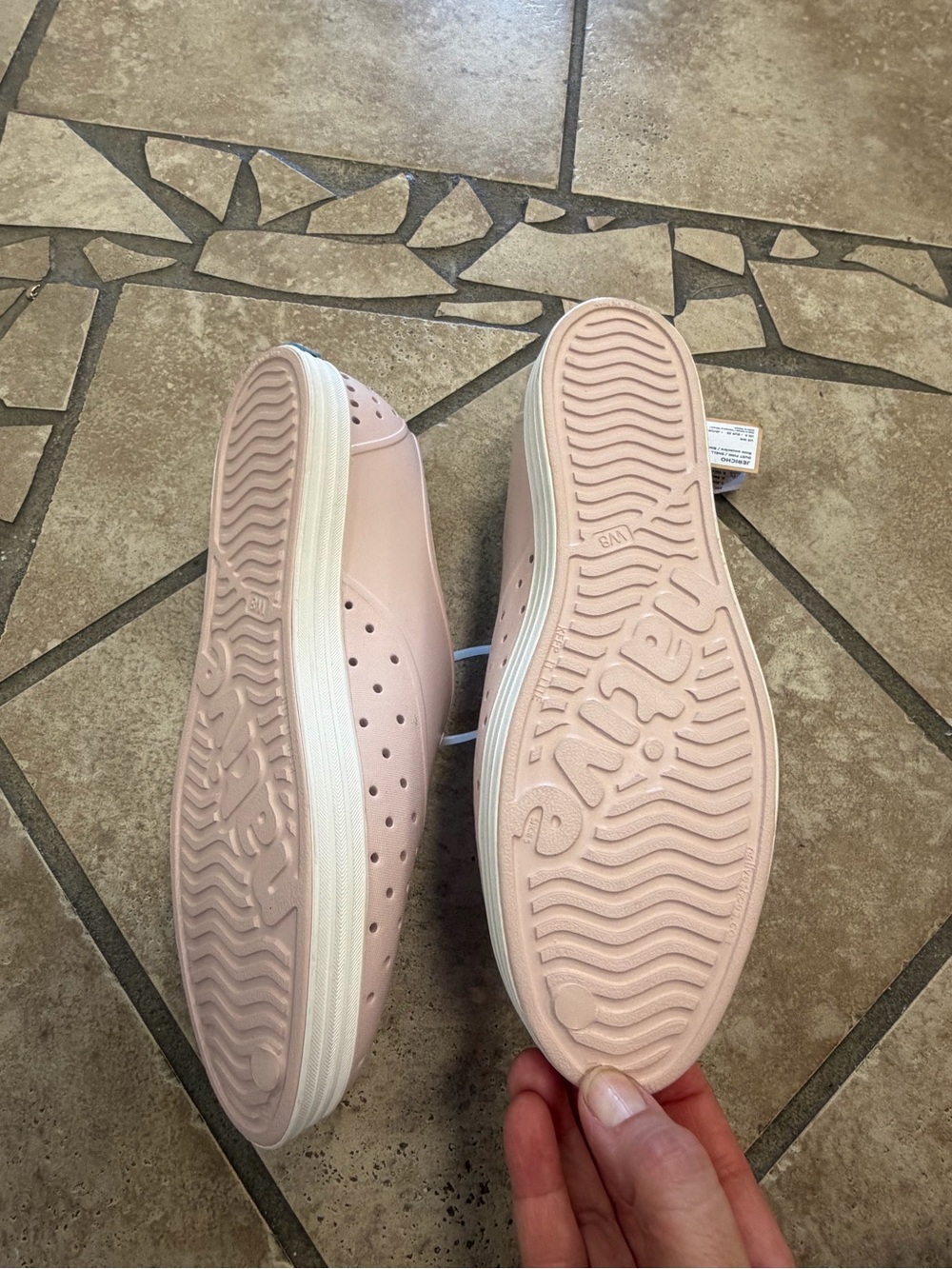 Native Shoes Jericho Slip On Dust Pink Shell White Womens 8 NWT Vegan EVA - Picture 2 of 4